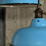 Suspension, lampe industrielle en tôle émaillée bleu clair – luminaire abat jour atelier