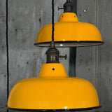 Suspension, lampe industrielle en tôle émaillée jaune – luminaire abat jour atelier