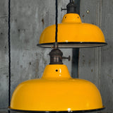 Suspension, lampe industrielle en tôle émaillée jaune – luminaire abat jour atelier