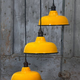 Suspension, lampe industrielle en tôle émaillée jaune – luminaire abat jour atelier