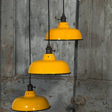 Suspension, lampe industrielle en tôle émaillée jaune – luminaire abat jour atelier