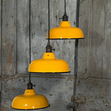 Suspension, lampe industrielle en tôle émaillée jaune – luminaire abat jour atelier