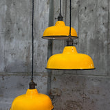 Suspension, lampe industrielle en tôle émaillée jaune – luminaire abat jour atelier