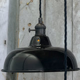 Suspension, lampe industrielle en tôle émaillée noir – luminaire abat jour atelier