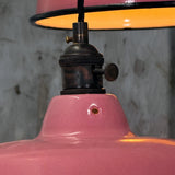 Suspension, lampe industrielle en tôle émaillée rose – luminaire abat jour atelier