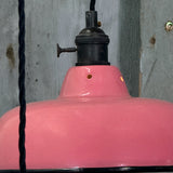 Suspension, lampe industrielle en tôle émaillée rose – luminaire abat jour atelier