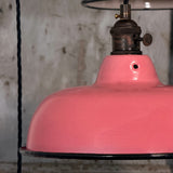 Suspension, lampe industrielle en tôle émaillée rose – luminaire abat jour atelier