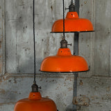 Suspension, lampe industrielle en tôle émaillée terracotta– luminaire abat jour atelier