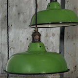 Suspension, lampe industrielle en tôle émaillée vert anglais – luminaire abat jour atelier