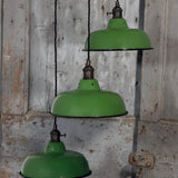 Suspension, lampe industrielle en tôle émaillée vert anglais – luminaire abat jour atelier