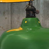 Suspension, lampe industrielle en tôle émaillée vert anglais – luminaire abat jour atelier