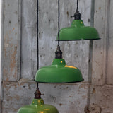Suspension, lampe industrielle en tôle émaillée vert anglais – luminaire abat jour atelier