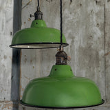 Suspension, lampe industrielle en tôle émaillée vert anglais – luminaire abat jour atelier