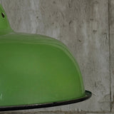 Suspension, lampe industrielle en tôle émaillée vert anglais – luminaire abat jour atelier