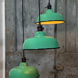 Suspension, lampe industrielle en tôle émaillée vert clair - luminaire abat jour atelier
