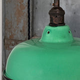 Suspension, lampe industrielle en tôle émaillée vert clair - luminaire abat jour atelier