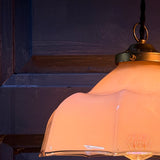 Suspension ancienne en opaline rose, abat-jour festonné vintage, luminaire romantique campagne chic