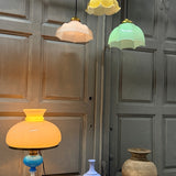 Suspension ancienne en opaline rose, abat-jour festonné vintage, luminaire romantique campagne chic