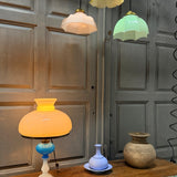 Suspension ancienne en opaline rose, abat-jour festonné vintage, luminaire romantique campagne chic