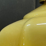 Suspension ancienne en opaline jaune, abat-jour vintage, luminaire rétro campagne chic