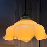 Suspension ancienne en opaline jaune, abat-jour vintage, luminaire rétro campagne chic