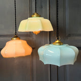 Suspension ancienne en opaline vert, abat-jour festonné vintage, luminaire campagne chic