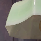 Suspension ancienne en opaline vert, abat-jour festonné vintage, luminaire campagne chic