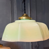 Suspension ancienne en opaline vert, abat-jour festonné vintage, luminaire campagne chic