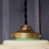 Suspension ancienne en opaline vert, abat-jour festonné vintage, luminaire campagne chic