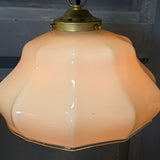 Suspension ancienne en opaline creme, abat-jour festonné vintage, luminaire campagne chic