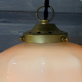 Suspension ancienne en opaline creme, abat-jour festonné vintage, luminaire campagne chic