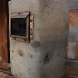 curiosité ancien masque de soudeur sur socle