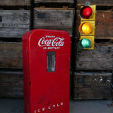 ancien distributeur frigo americain COCA COLA dans son jus
