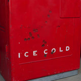 ancien distributeur frigo americain COCA COLA dans son jus