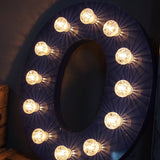 tres grande lettre E d'ancienne enseigne lumineuse façon fete foraine