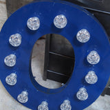 tres grande lettre E d'ancienne enseigne lumineuse façon fete foraine