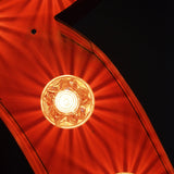 tres grande lettre R d'ancienne enseigne lumineuse façon fete foraine