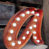 tres grande lettre a d'ancienne enseigne lumineuse façon fete foraine