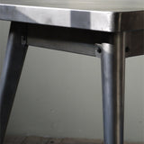 La célèbre table 55 Tolix patine graphite