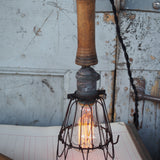 industrial portable lamp from the USA equipping the cellars of New York