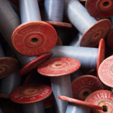 bobine filature rouge fil bleu stock vintage