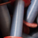 bobine filature rouge fil bleu stock vintage