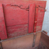 ancienne caisse bois Essolube pour bidons d'huile