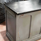 comptoir en bois  d'une quincaillerie patine grise d'origine