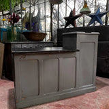 comptoir en bois  d'une quincaillerie patine grise d'origine