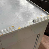 comptoir en bois  d'une quincaillerie patine grise d'origine