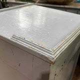 comptoir en bois  d'une quincaillerie patine grise d'origine