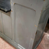 comptoir en bois  d'une quincaillerie patine grise d'origine