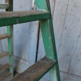 Escabeau pliant d'atelier en bois superbe patine verte