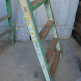Escabeau pliant d'atelier en bois superbe patine verte